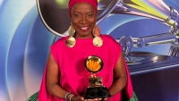 Grammys 2022 : Angélique Kidjo bat Wizkid et remporte le prix du meilleur album
