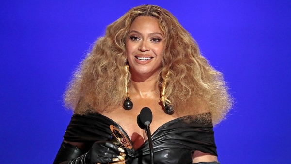 Dans la nuit du dimanche au lundi 15 mars, de nombreux artistes ont été récompensés lors de la 63e cérémonie des Grammy Awards, dont une icône, Beyoncé.